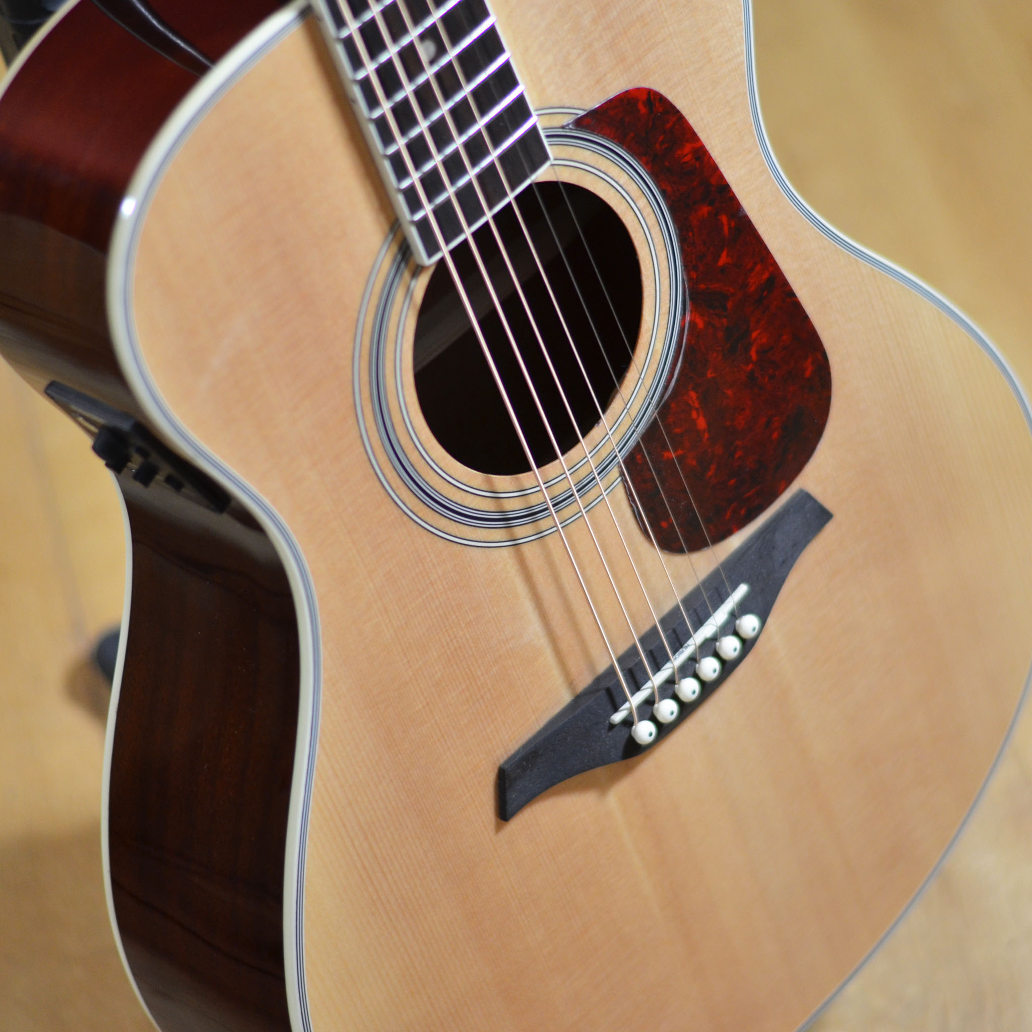 Vintage VE300N Electro Acoustic Guitar Demo