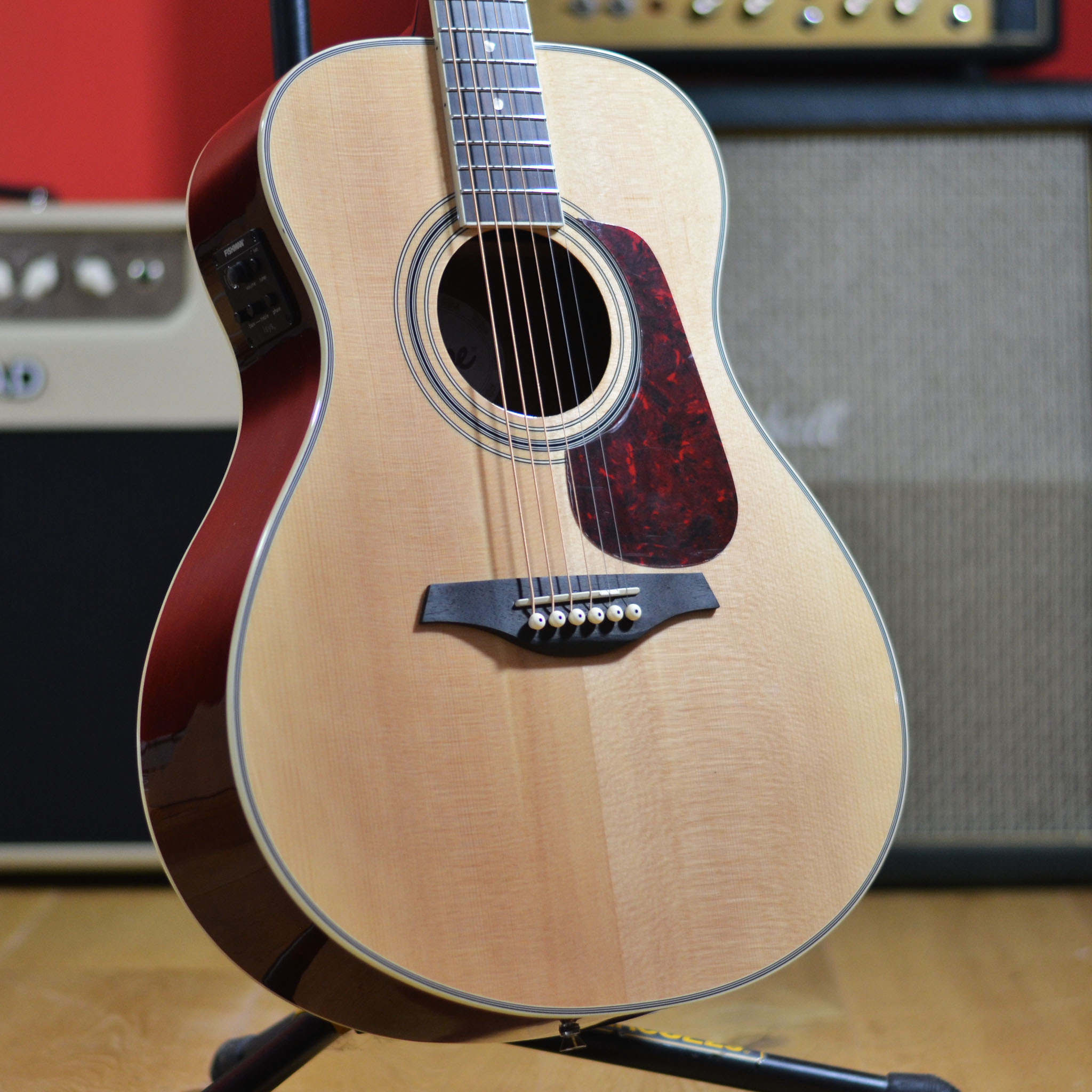 Vintage VE300N Electro Acoustic Guitar Demo