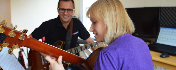 beginners guitar teachers
